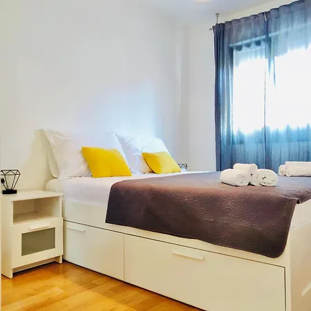 Almond 2 - Free Parking