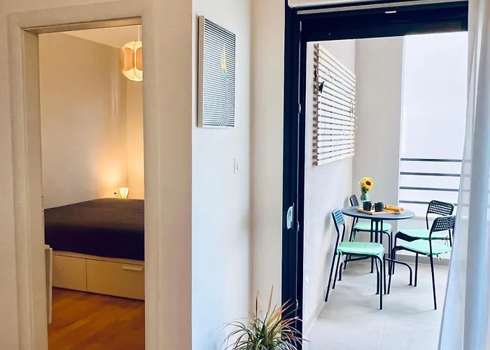 Almond 2 - Free Parking Split